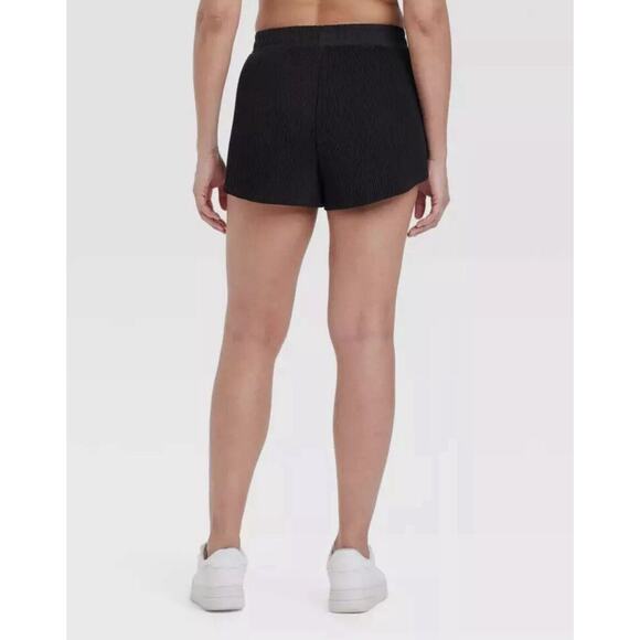 Women's All In Motion Mid-Rise Micro-Pleated Shorts 2.5" Black XXL NWT - Picture 3 of 5